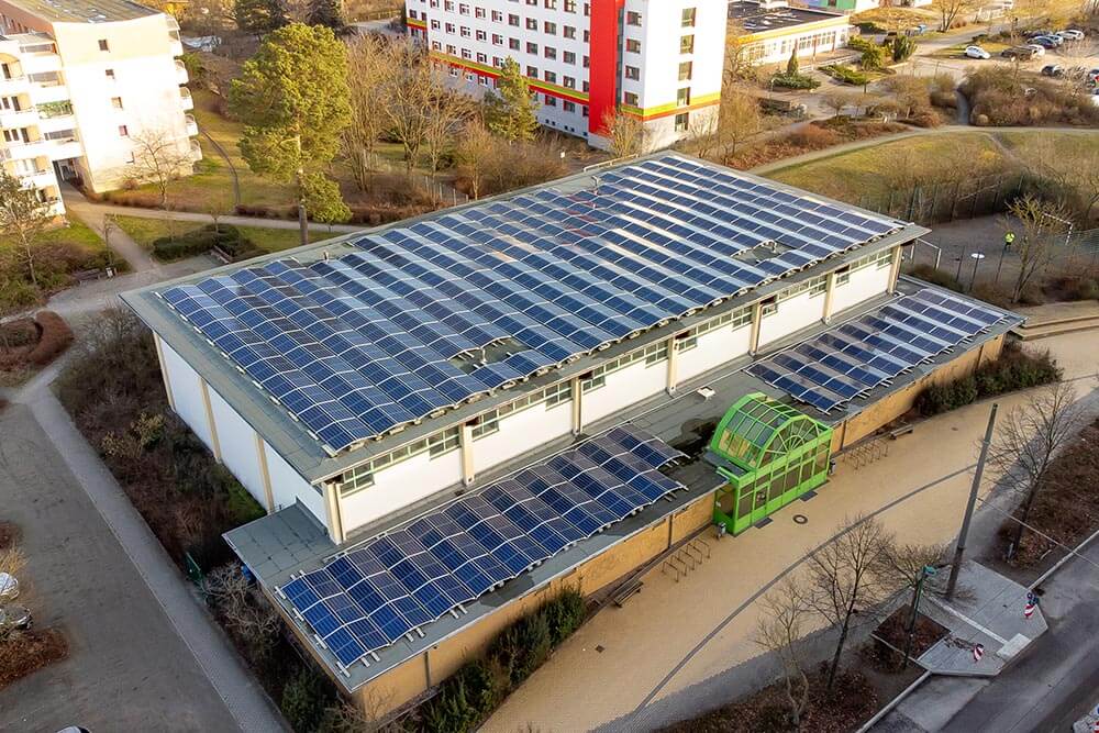Photovoltaikanlage auf der Sporthalle Heidewald in Eberswalde  |  Foto: Torsten Stapel